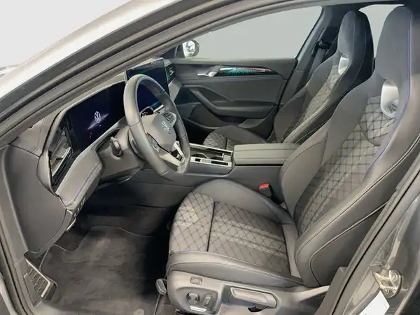 VW PASSAT VARIANT (8/18)