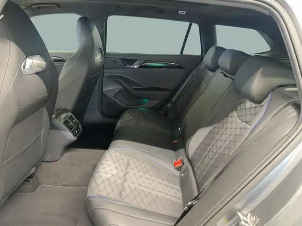VW PASSAT VARIANT (10/18)