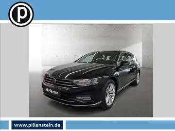Das Bild zeigt einen VW Passat Variant in schwarzer Farbe, von der Seite aufgenommen, mit einem scheinbaren Händlerlogo und markanten Texteinblendungen.