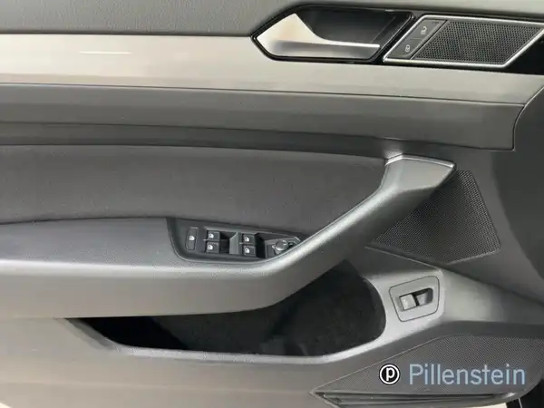 VW PASSAT VARIANT (7/17)