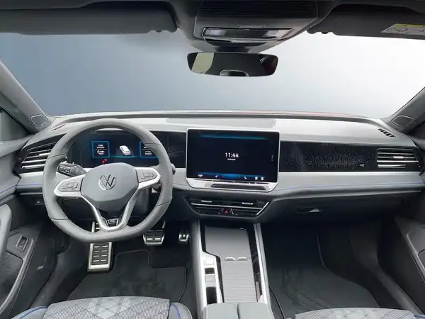 VW PASSAT (11/15)