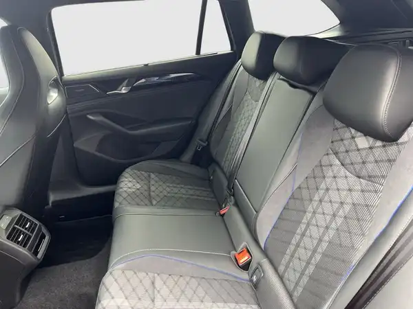 VW PASSAT (17/20)
