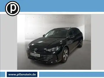 Das Bild zeigt einen schwarzen VW Passat von der Seite. Es enthält das Logo des Händlers Pillenstein und einige markante Texteinblendungen.