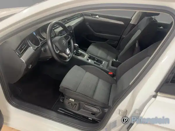 VW PASSAT VARIANT (7/17)