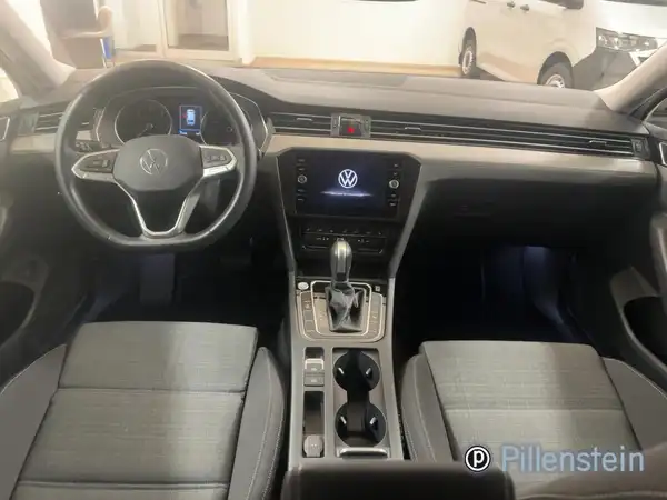VW PASSAT VARIANT (10/17)