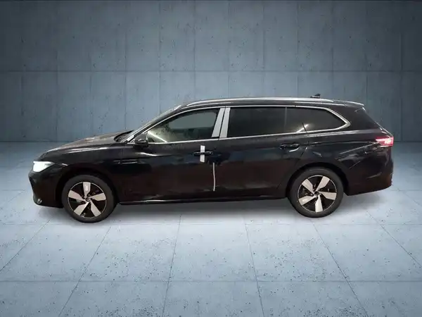 VW PASSAT (2/16)