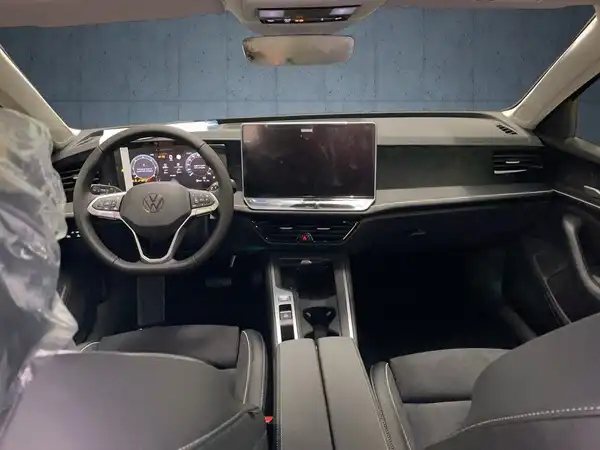 VW PASSAT (11/16)