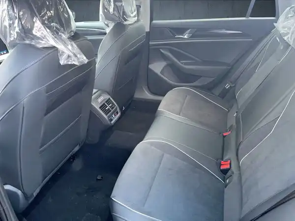 VW PASSAT (12/16)