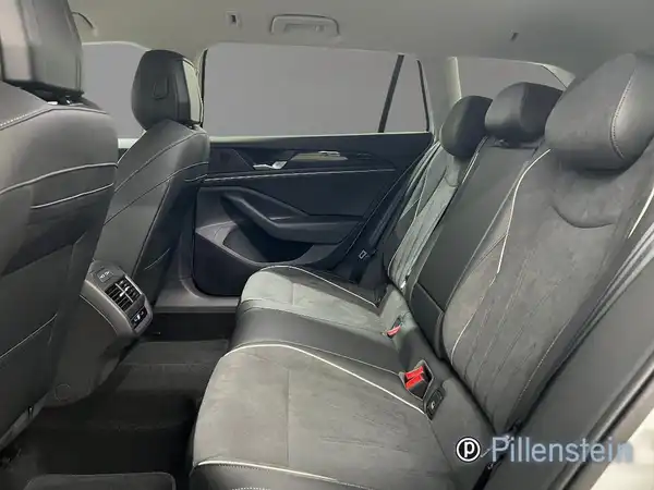 VW PASSAT (12/15)