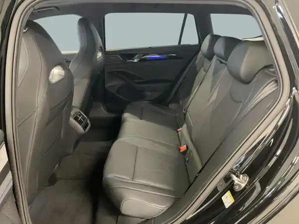 VW PASSAT VARIANT (10/21)