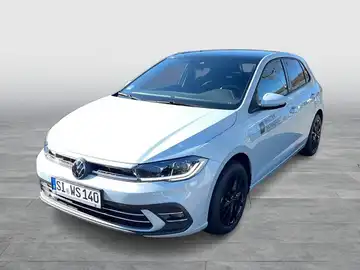 Das Bild zeigt einen weißen Volkswagen Polo von vorne, mit einem Händlerlogo von Walter Schneider im unteren Bereich.