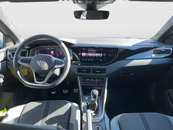 VW POLO (11/18)