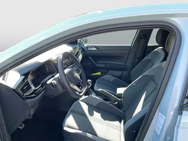 VW POLO (9/18)