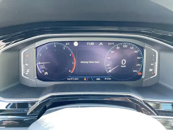 VW POLO (10/18)