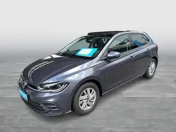 Das Bild zeigt einen grauen VW Polo von der Seite. Das Händlerlogo „WALTER SCHNEIDER“ ist eingeblendet. Außerdem gibt es markante Texteinblendungen auf dem Bild.