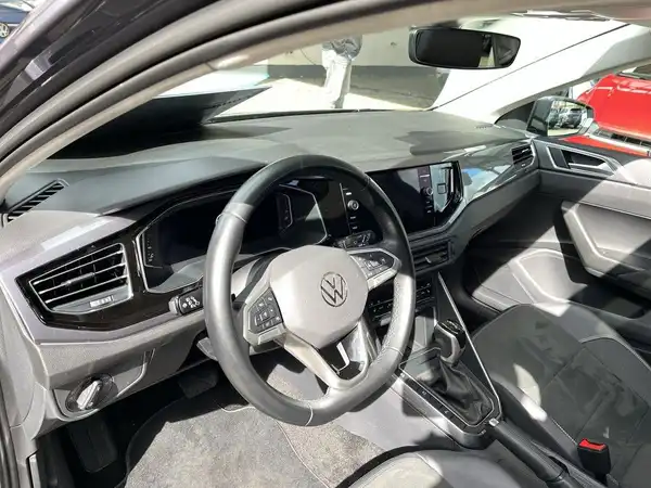 VW POLO (13/16)