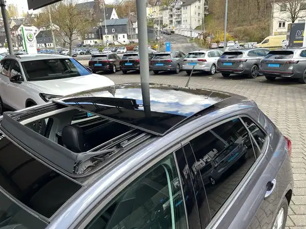 VW POLO (10/16)