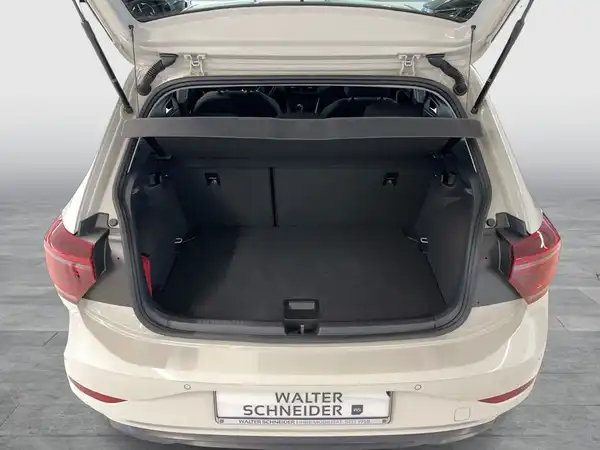 VW POLO (11/23)