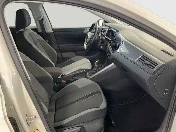 VW POLO (13/23)