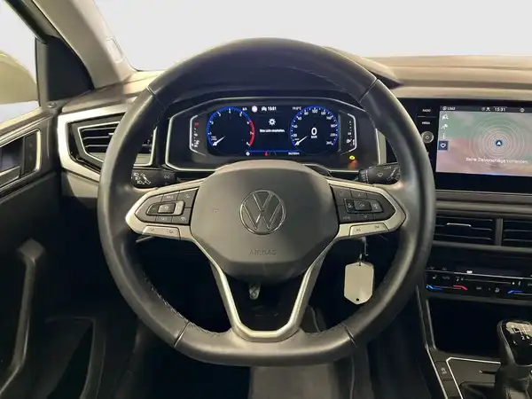VW POLO (14/23)