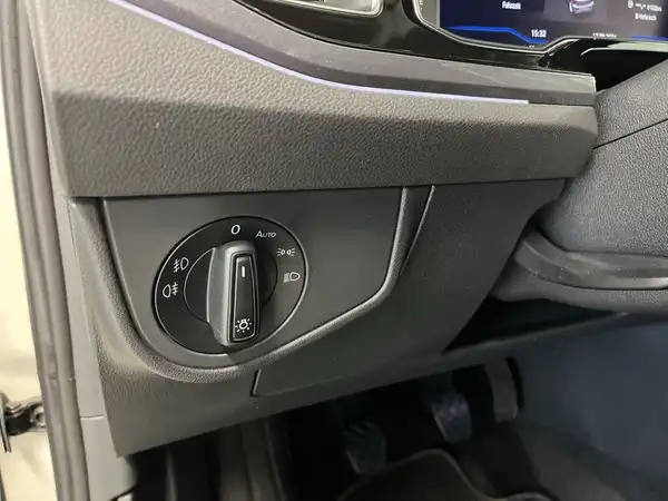 VW POLO (18/23)