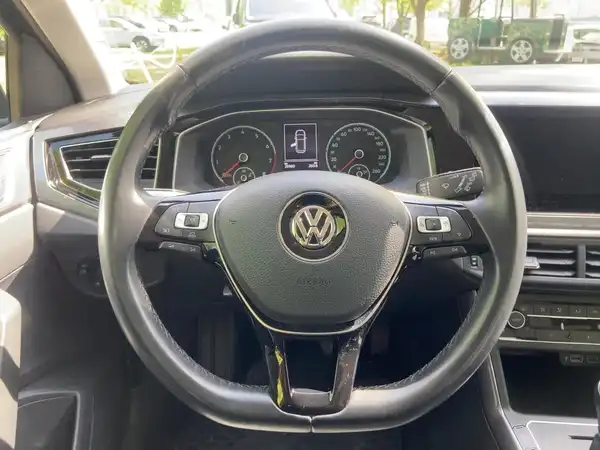 VW POLO (9/15)