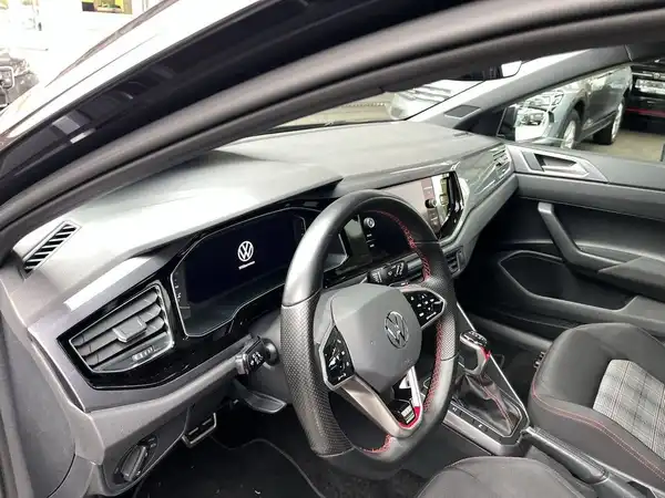 VW POLO GTI (14/17)