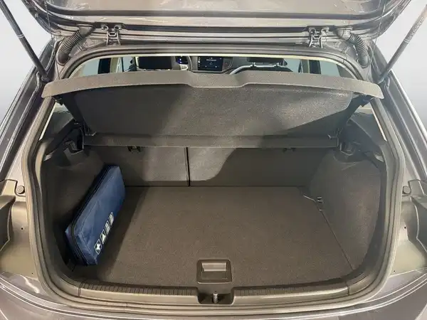 VW POLO (13/21)