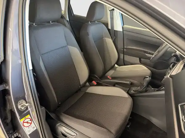 VW POLO (17/21)