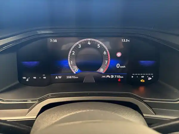 VW POLO (28/29)