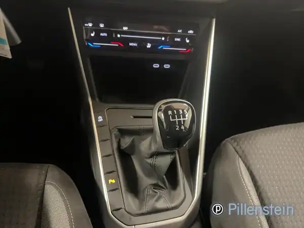 VW POLO (16/19)