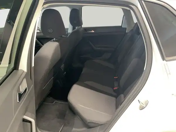 VW POLO (12/17)