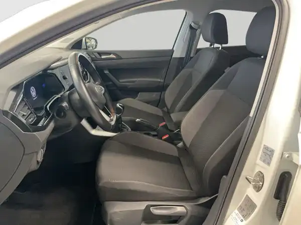 VW POLO (9/17)