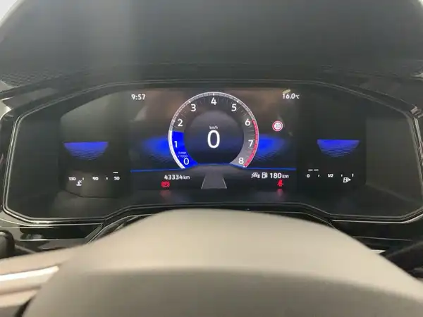 VW POLO (10/17)