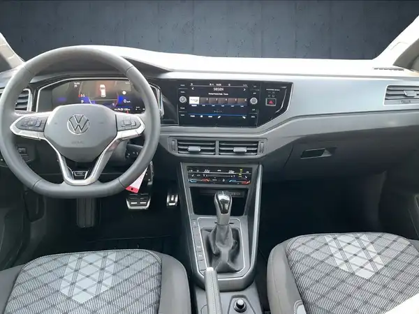 VW POLO (11/18)