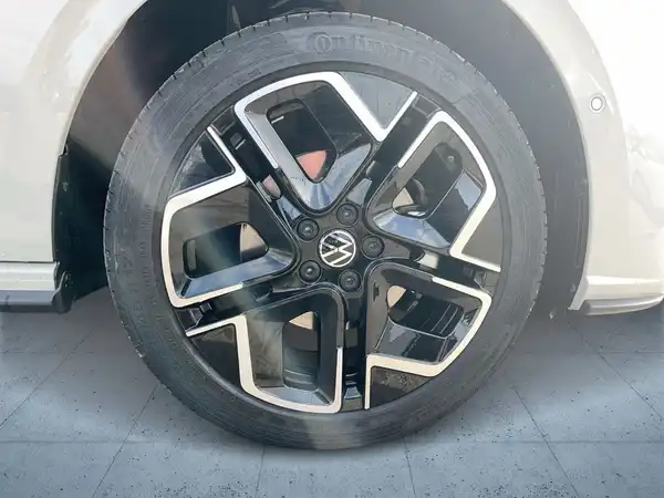 VW POLO (7/18)