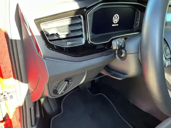 VW POLO (16/22)