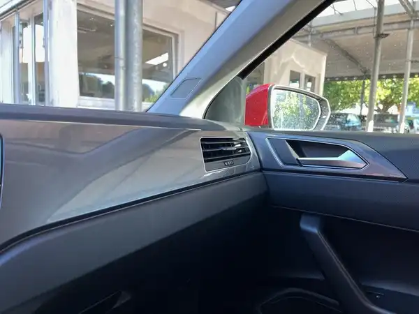 VW POLO (19/22)