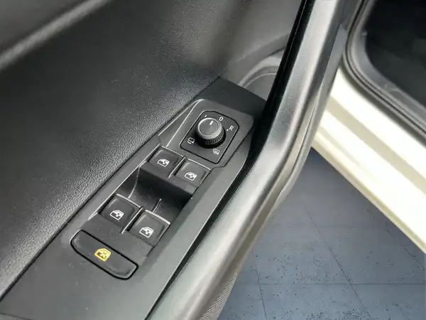 VW POLO (15/21)