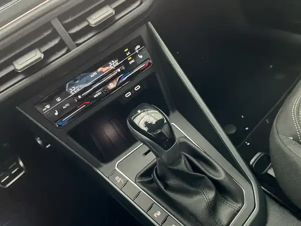 VW POLO (15/16)