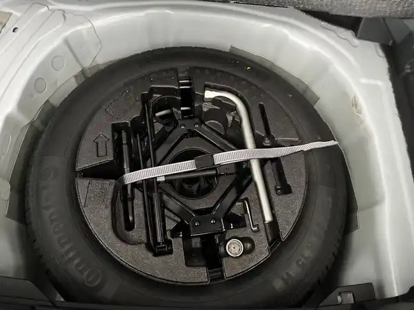 VW POLO (9/16)