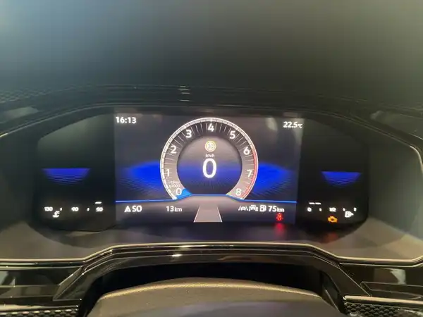 VW POLO (10/16)