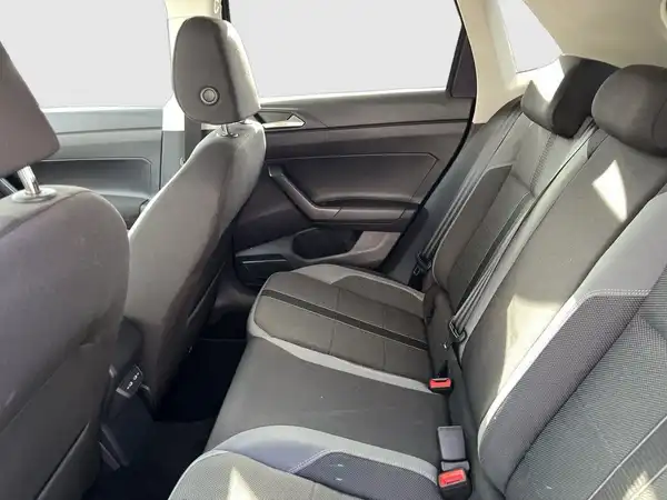 VW POLO (18/27)