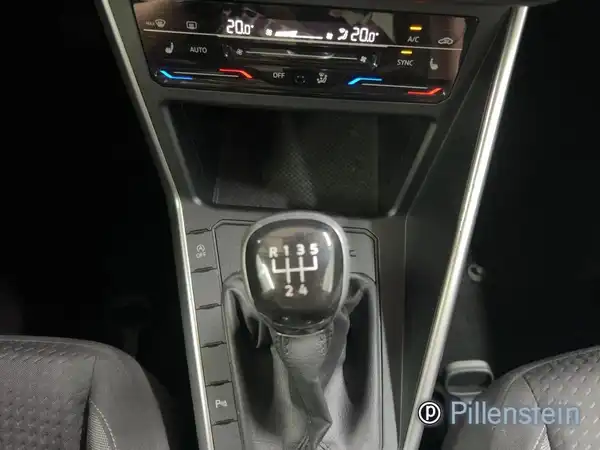 VW POLO (12/17)