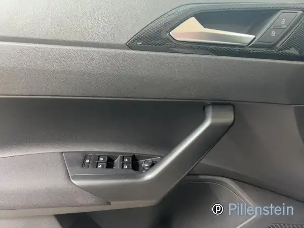 VW POLO (7/17)