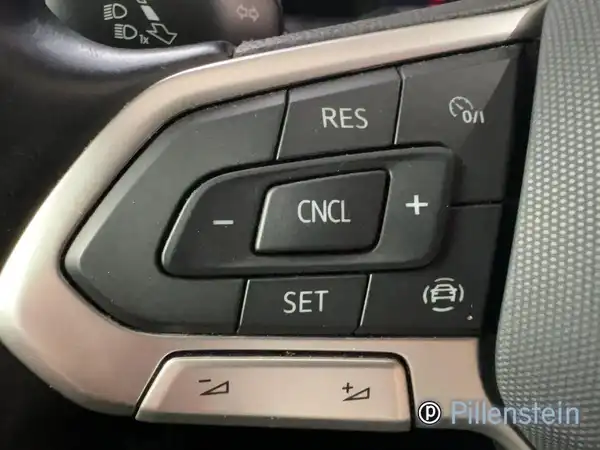 VW POLO (9/17)