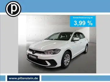 Das Bild zeigt einen weißen VW Polo von vorne. Es handelt sich um ein Werbebanner mit der Aufschrift 'Sonderfinanzierung ab 3,99 %' und dem Händlerlogo.