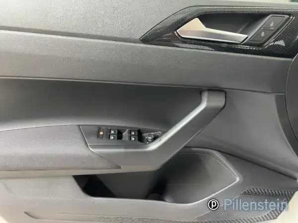 VW POLO (8/17)