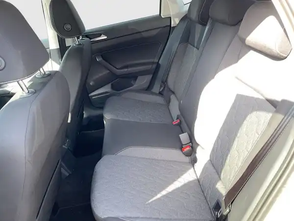 VW POLO (13/21)