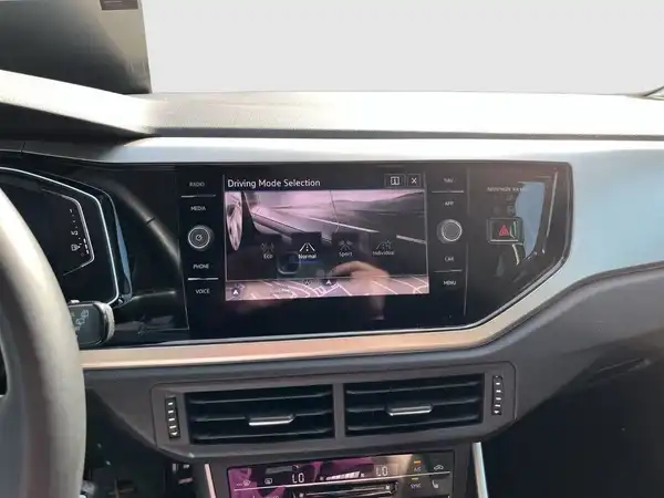 VW POLO (19/21)